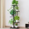 étagère noire pour pots de fleurs avec plantes